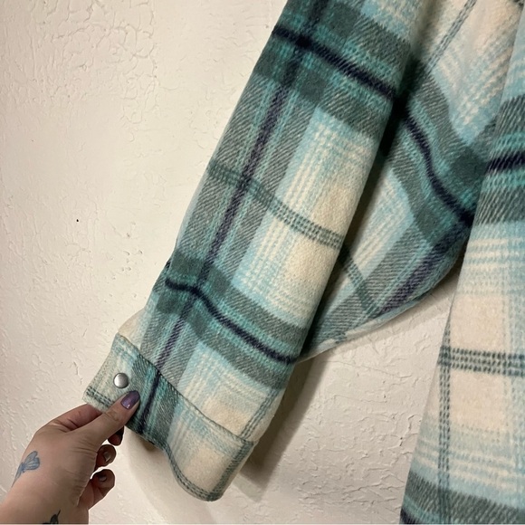 Old Navy Transitional Soft Brushed Plaid Utility Shacket in Green - Picture 7 of 11